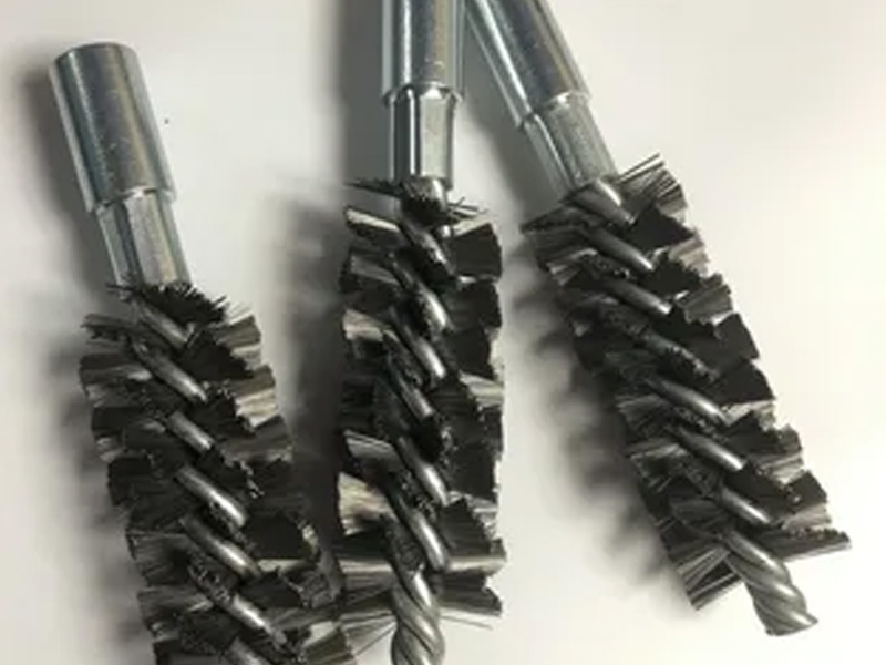 The hole brush efficiently solves the problems of deep hole cleaning and burrs.